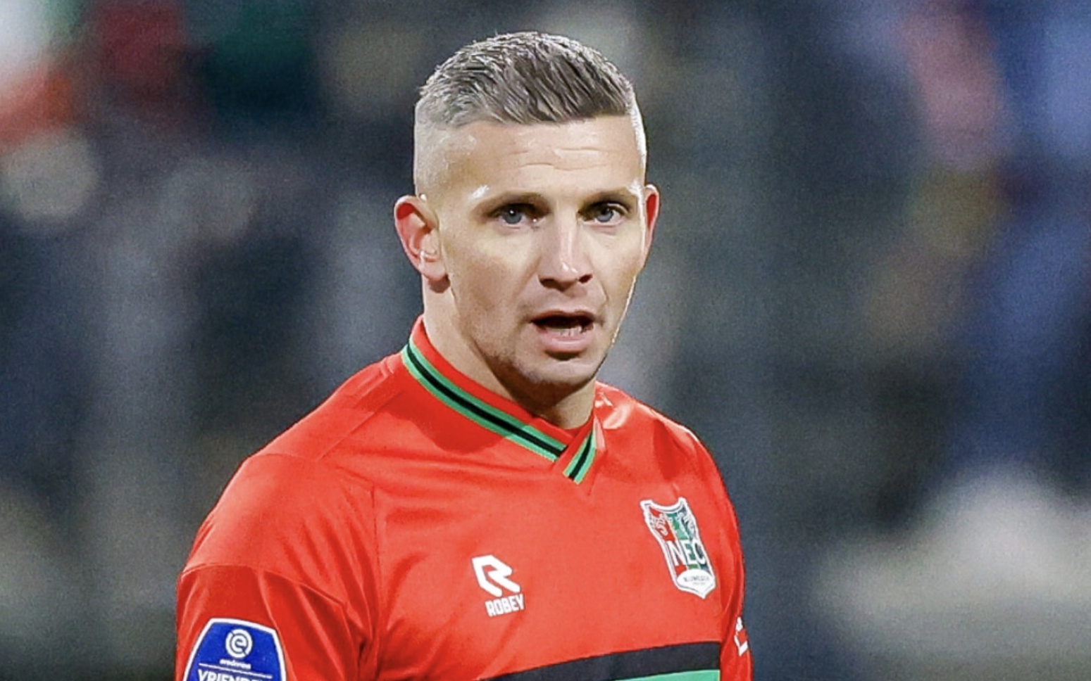 同时为前场 同时为前场